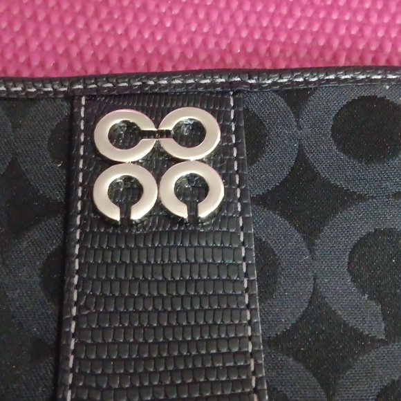 Coach - Picture 3 of 5